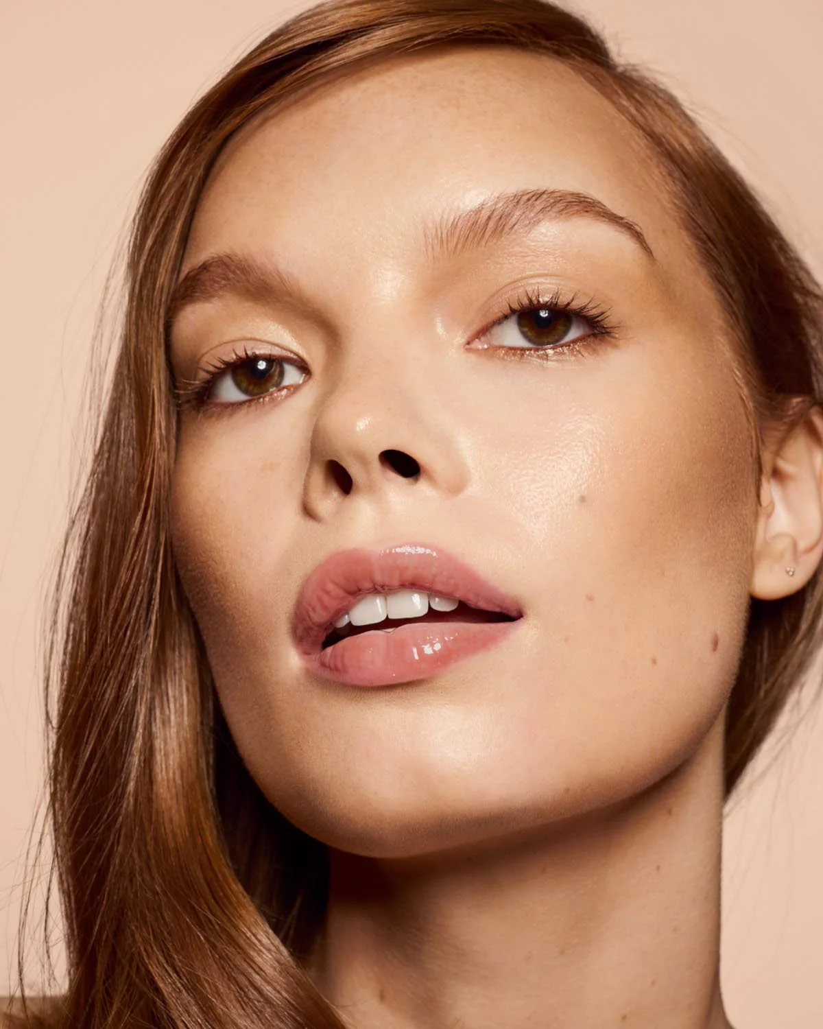 Gloss Bomb Heat Universal Lip Luminizer + Plumper — Fenty Glow Heat - Image 3