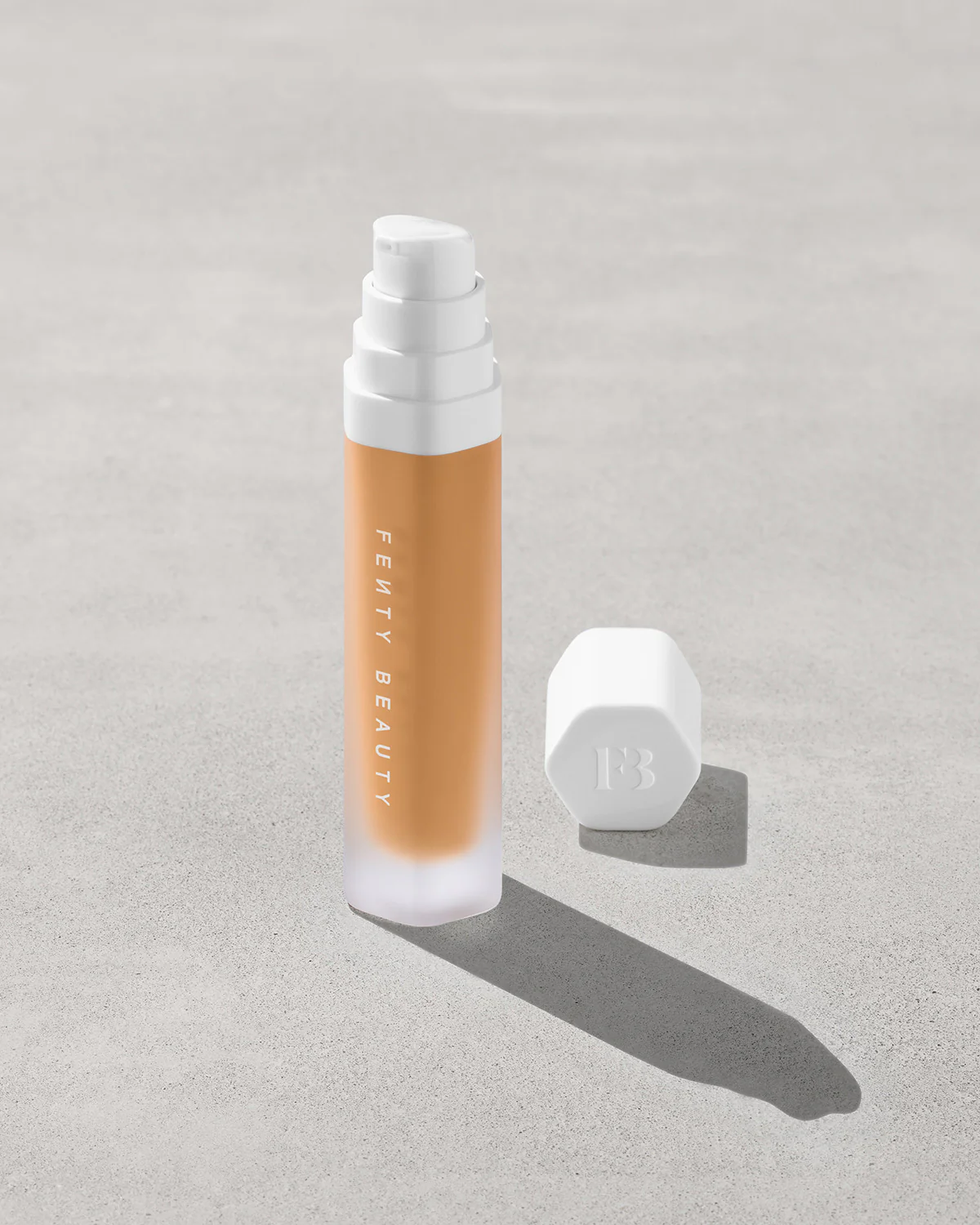 Soft'lit Naturally Luminous Longwear Foundation — 330