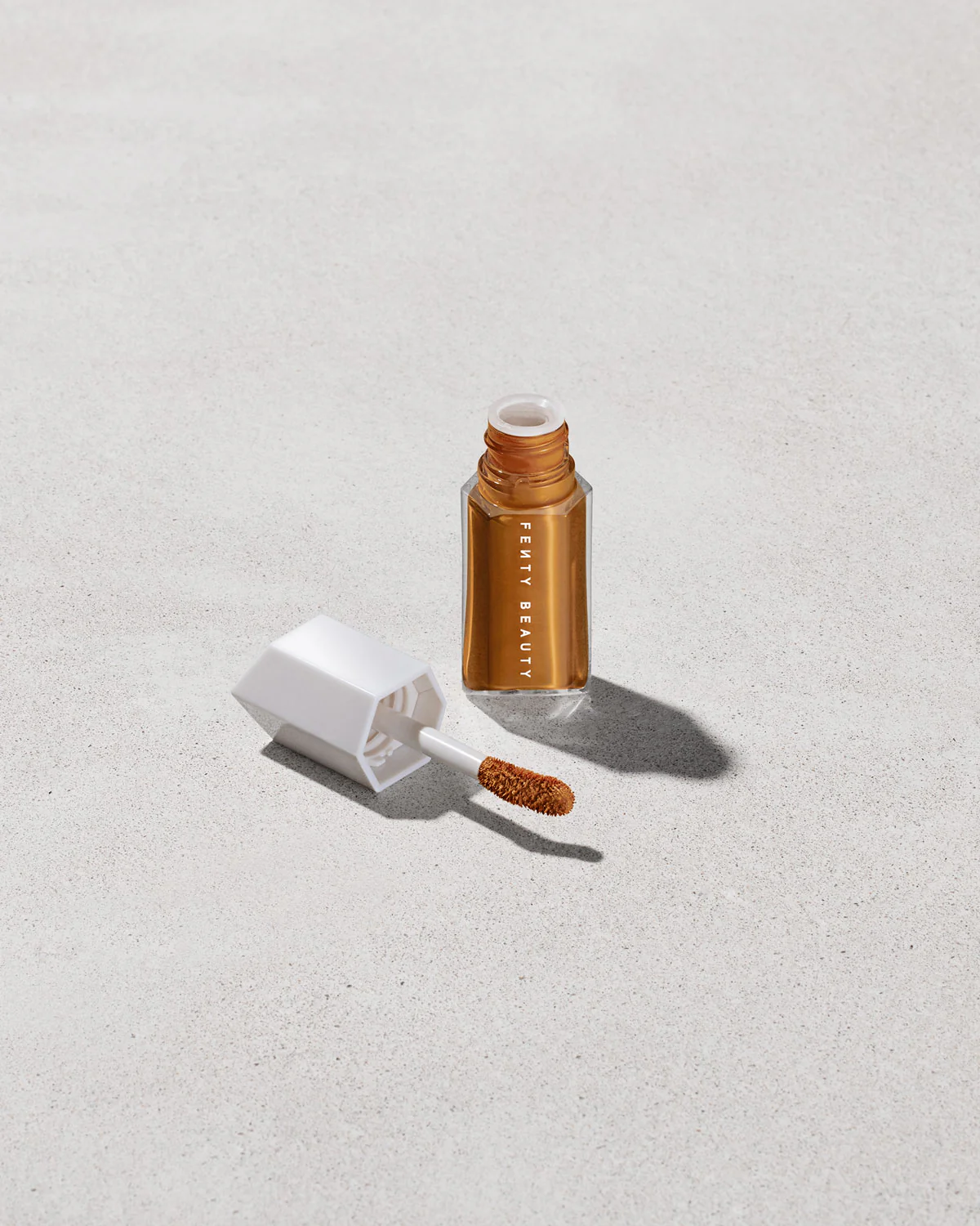 We're Even Mini Hydrating Longwear Concealer — 440W